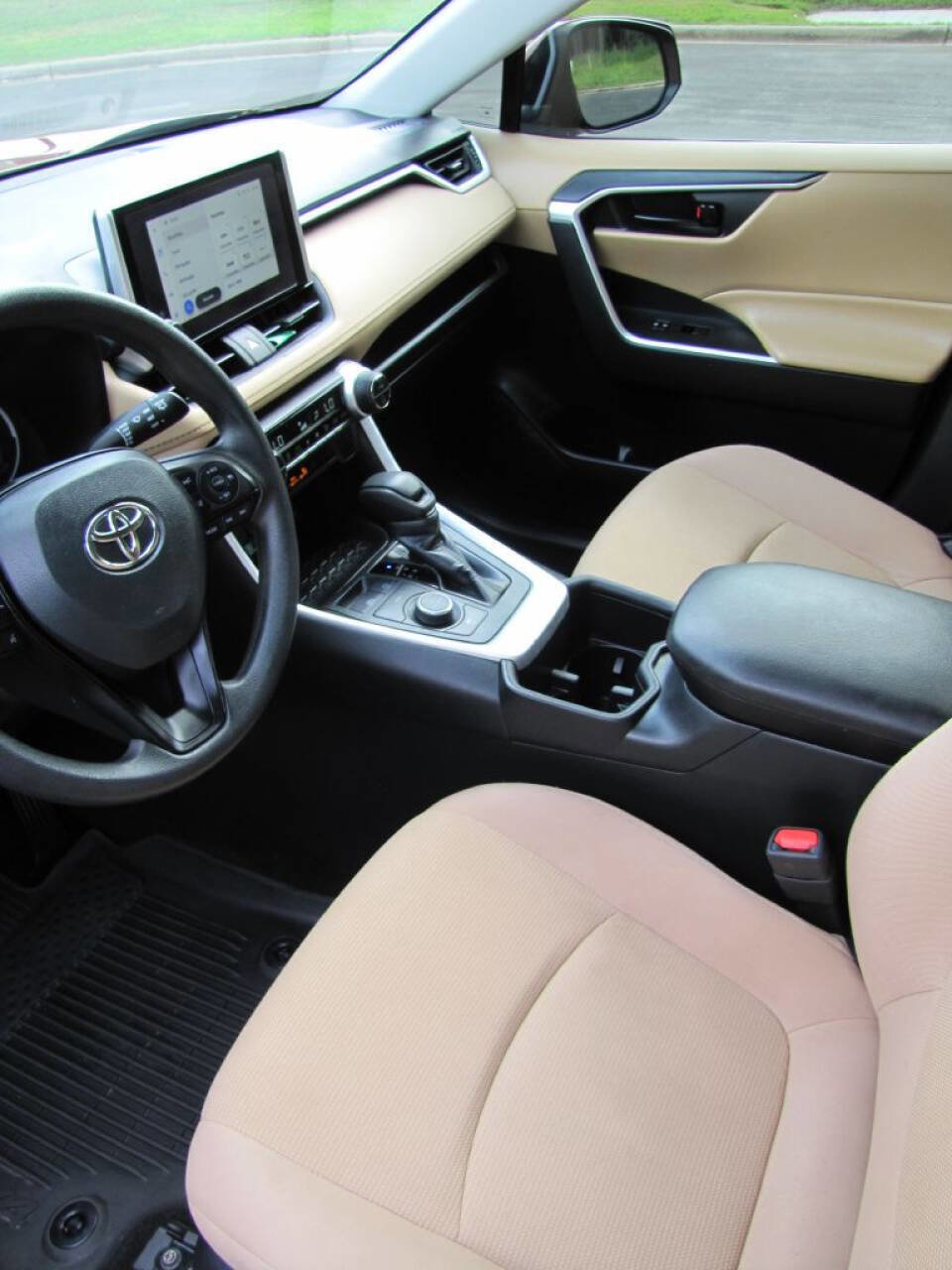 Used 2024 Toyota RAV4 LE image 23