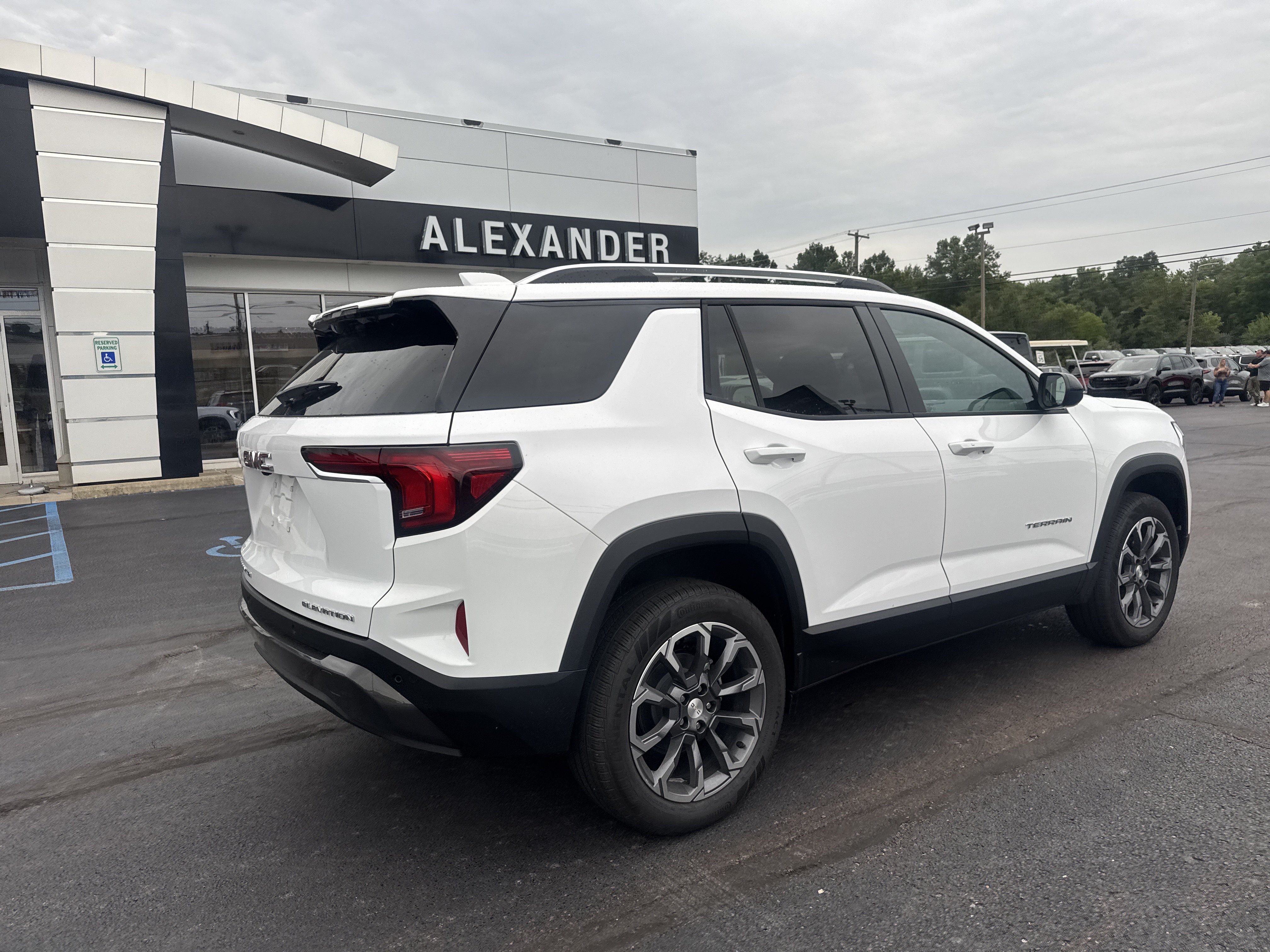 New 2027 GMC Terrain Elevation w/ Elevation Premium Package AWD/4WD image 3