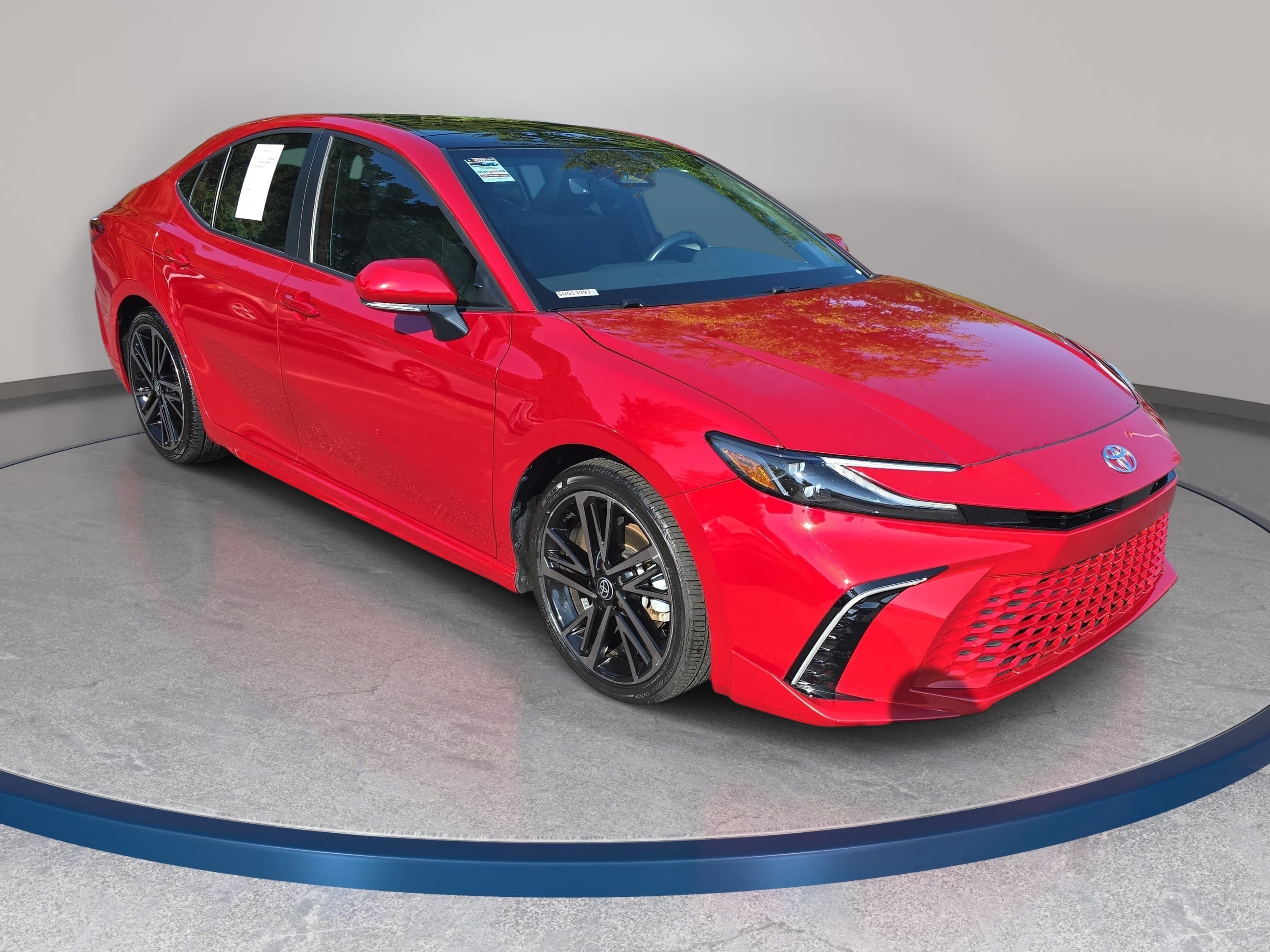 Used 2025 Toyota Camry XSE FWD image 3