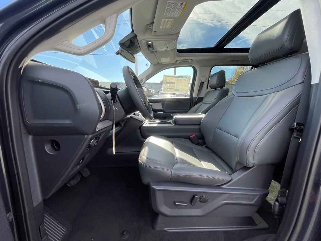 New 2025 Ford Expedition Active image 17