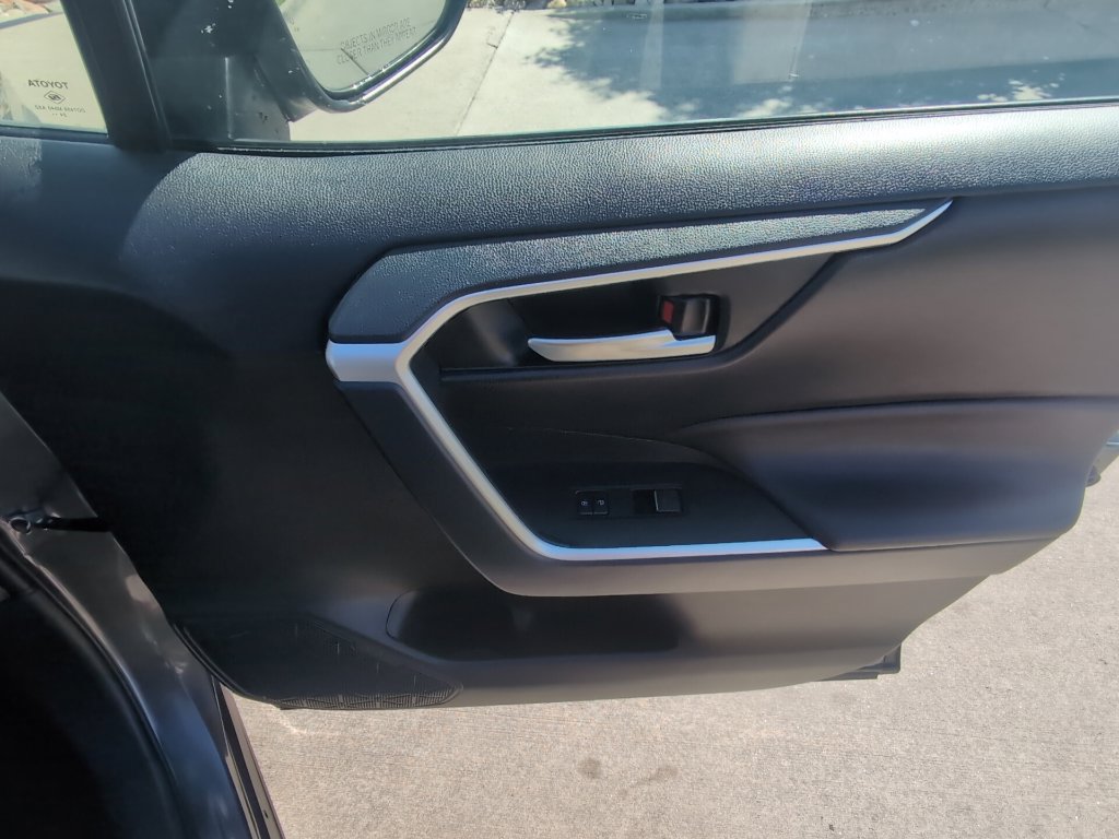 Used 2025 Toyota RAV4 XLE AWD/4WD image 26