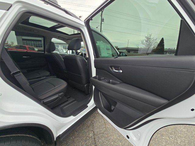 New 2026 Nissan Pathfinder SL image 14