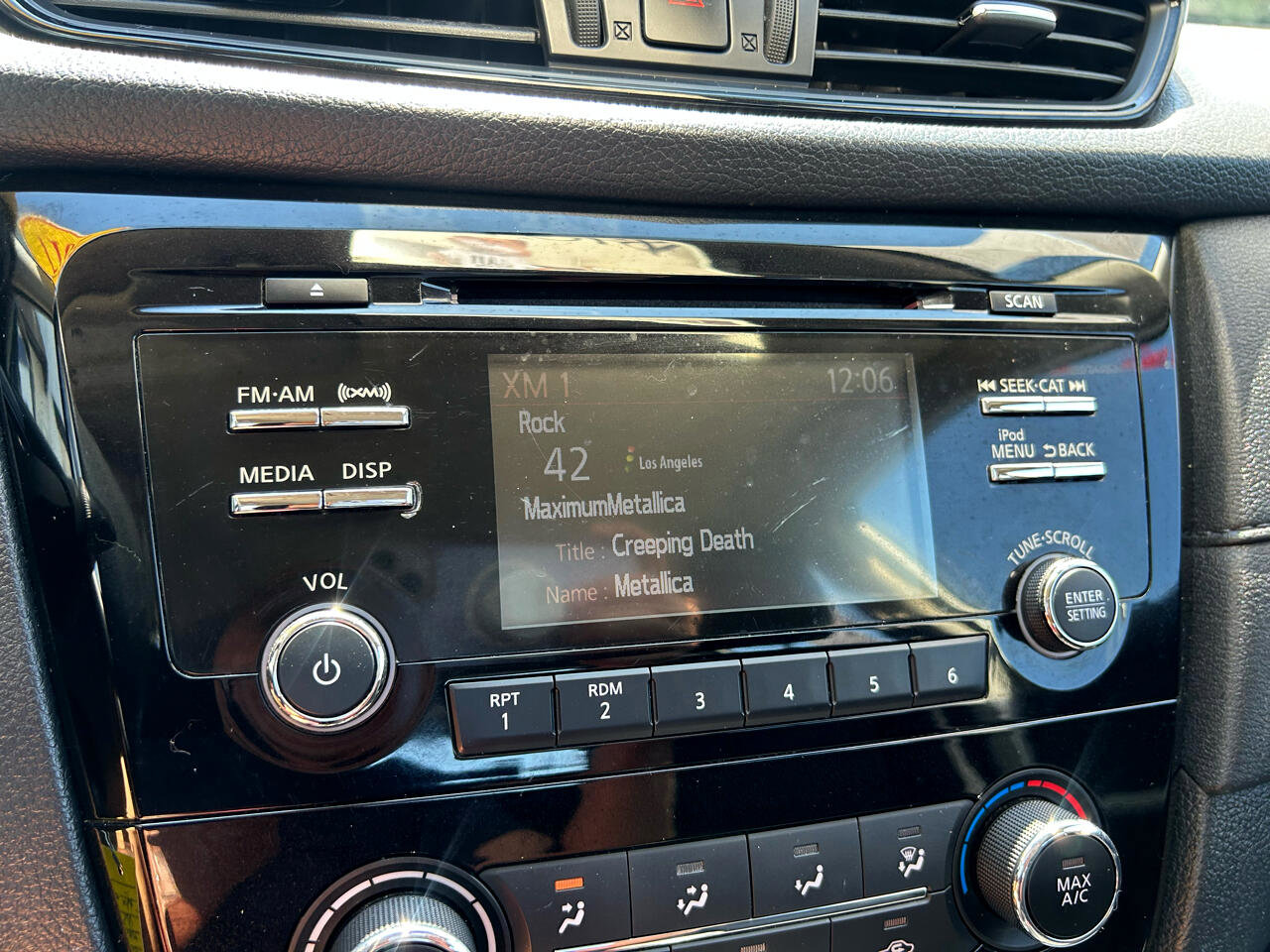 Used 2017 Nissan Rogue S image 19