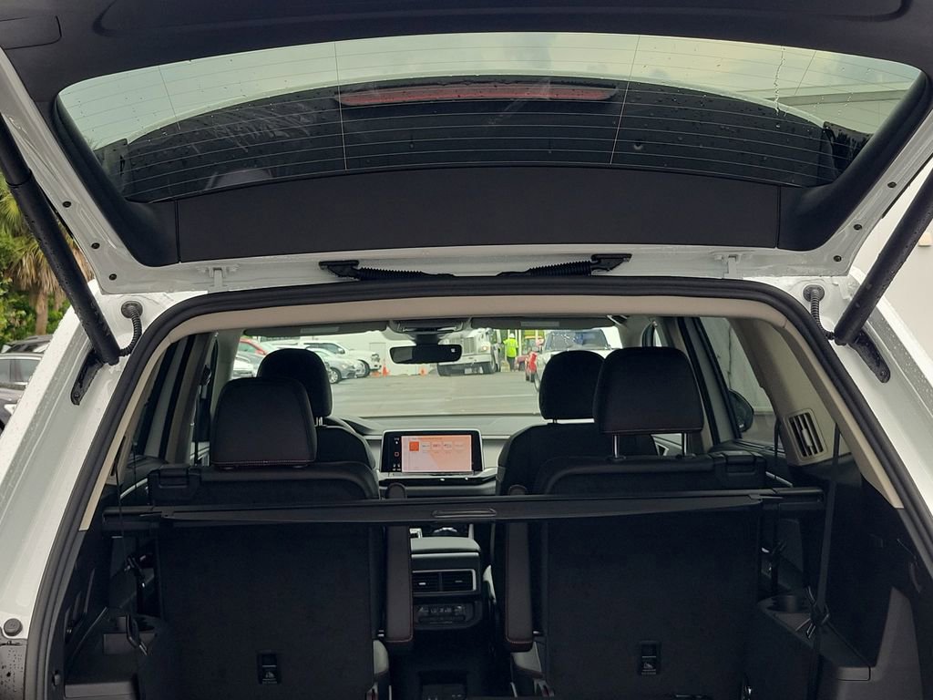 New 2026 Volkswagen Atlas Peak Edition image 9