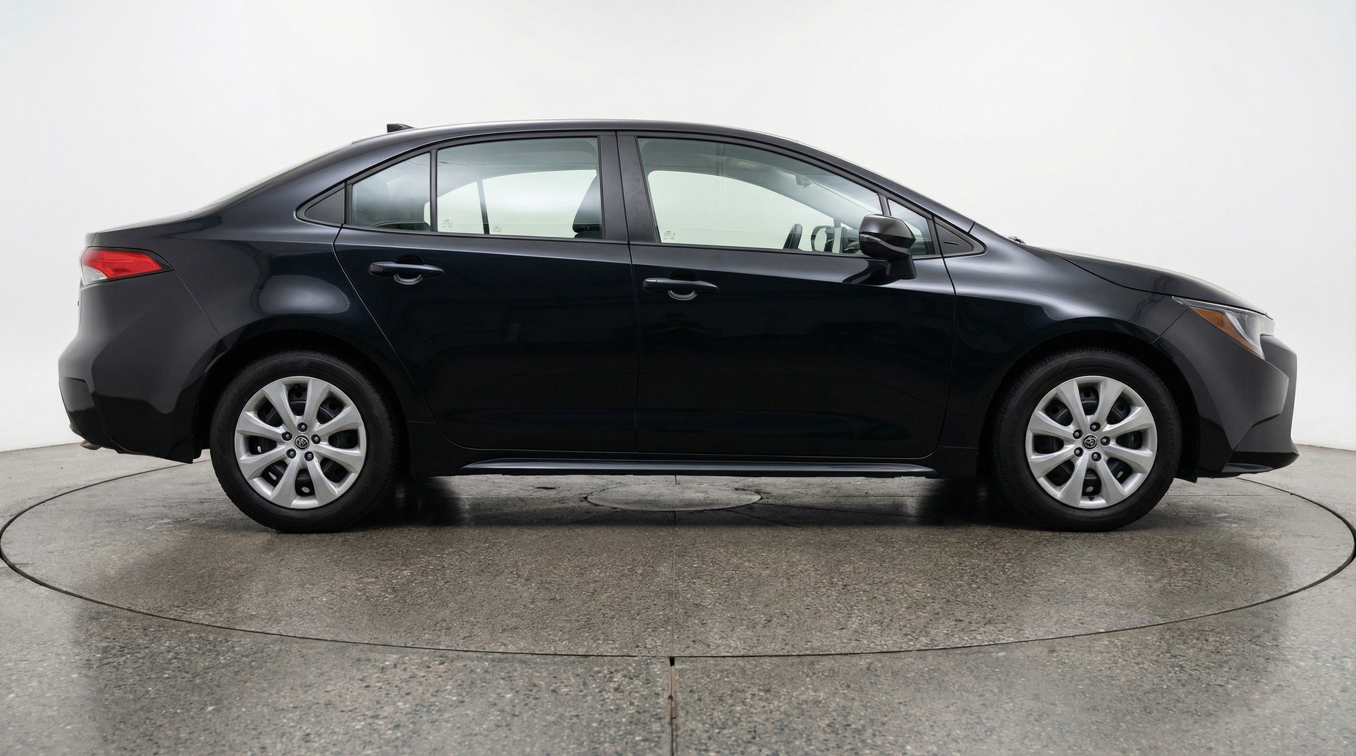 Used 2025 Toyota Corolla LE FWD image 11