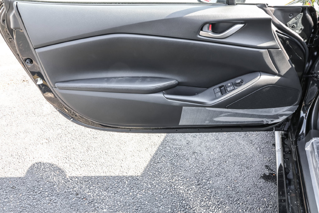 New 2026 MAZDA MX-5 Miata Sport w/ Appearance Package RWD image 32