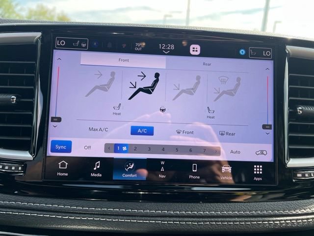 Used 2025 Chrysler Pacifica Select w/ Uconnect Theater Family Group AWD/4WD image 19