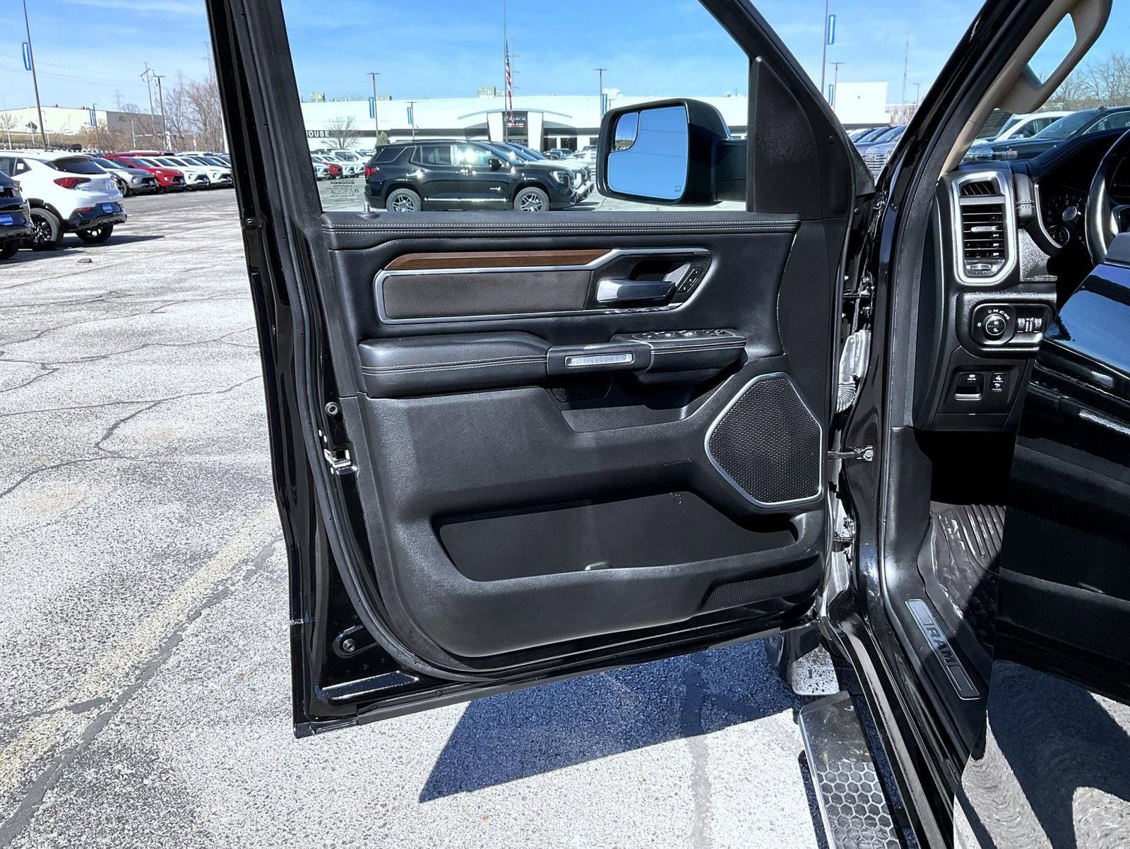 Used 2021 RAM 1500 Laramie AWD/4WD image 9
