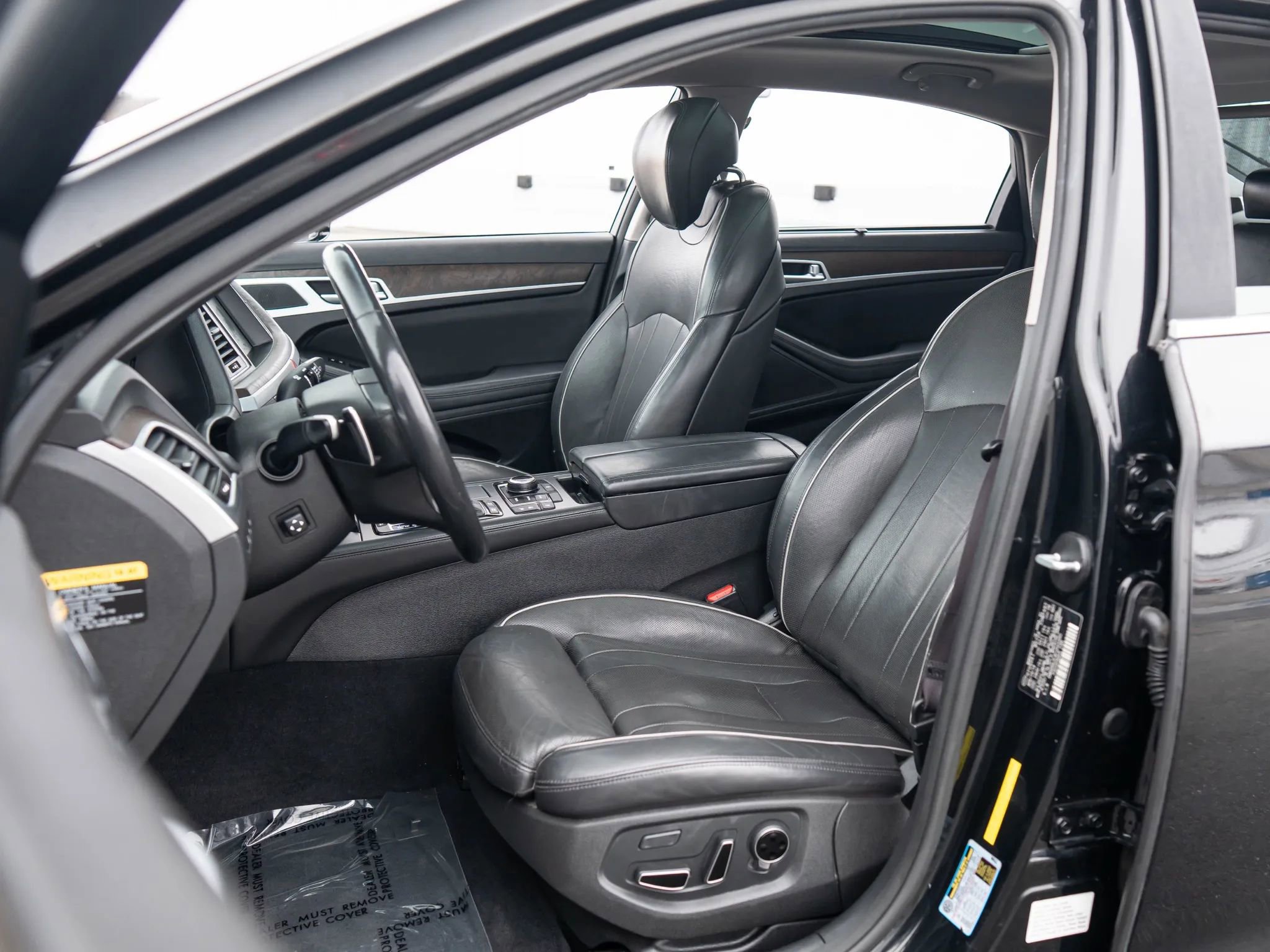 Used 2015 Hyundai Genesis 3.8 w/ Option Group 04 image 25