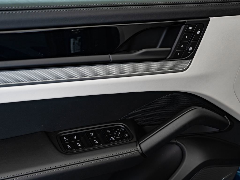 New 2026 Porsche Cayenne image 24