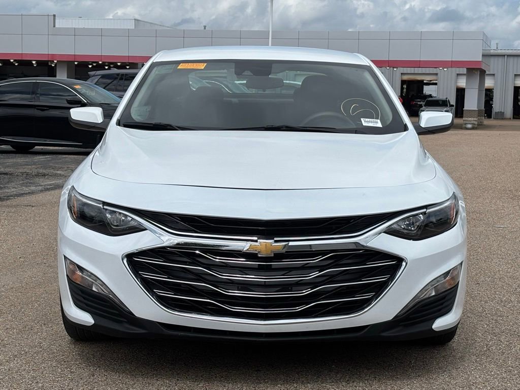 Used 2025 Chevrolet Malibu LT FWD image 3