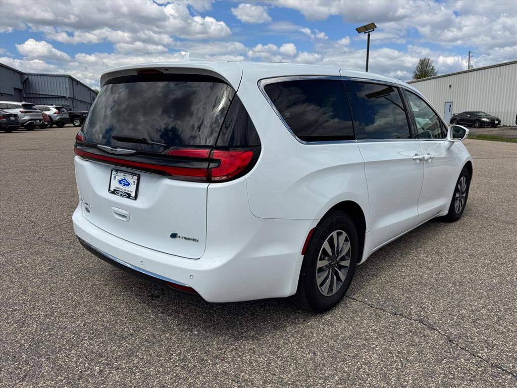 Used 2022 Chrysler Pacifica Touring-L FWD image 4