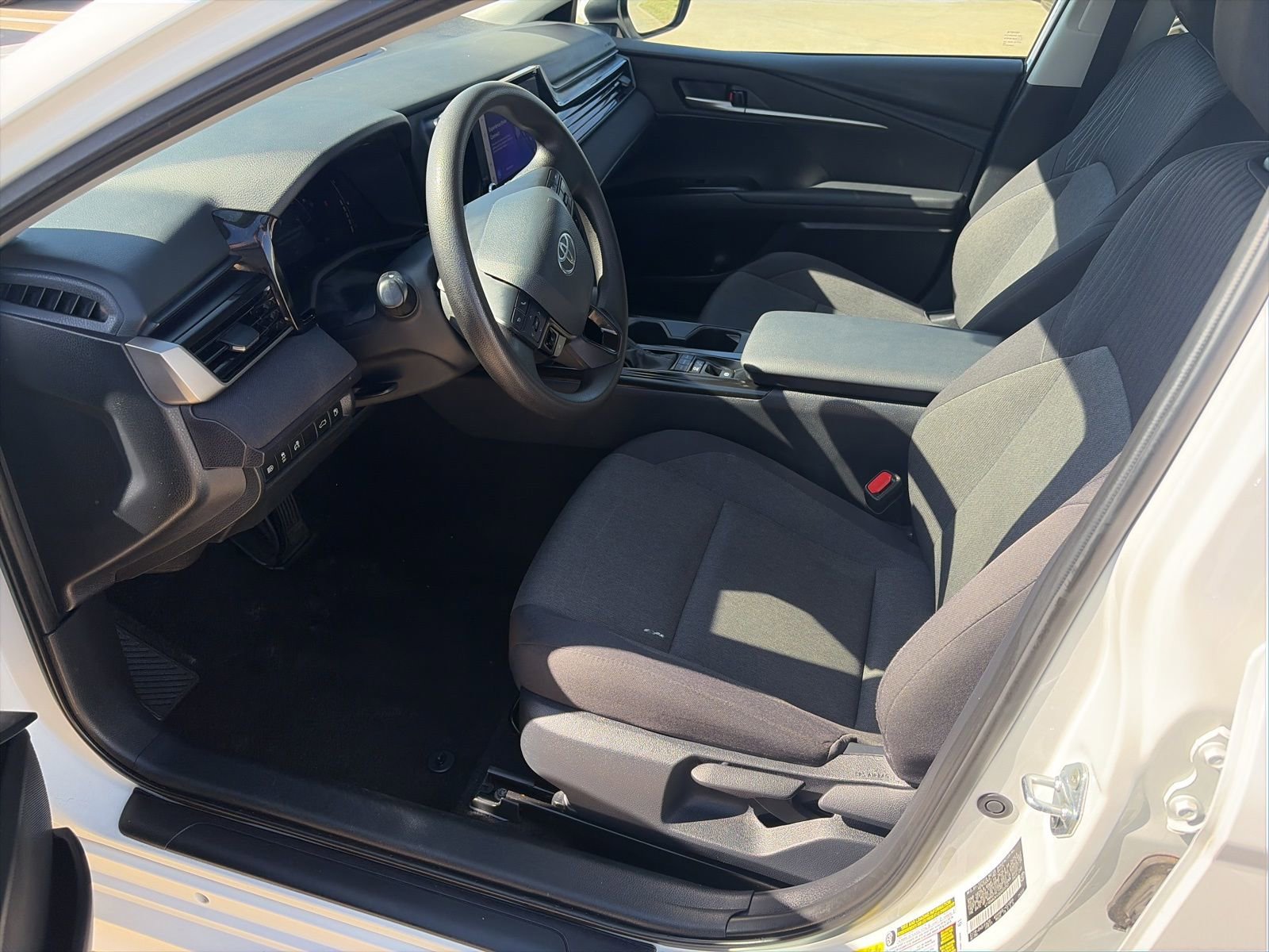 Used 2025 Toyota Camry LE image 11