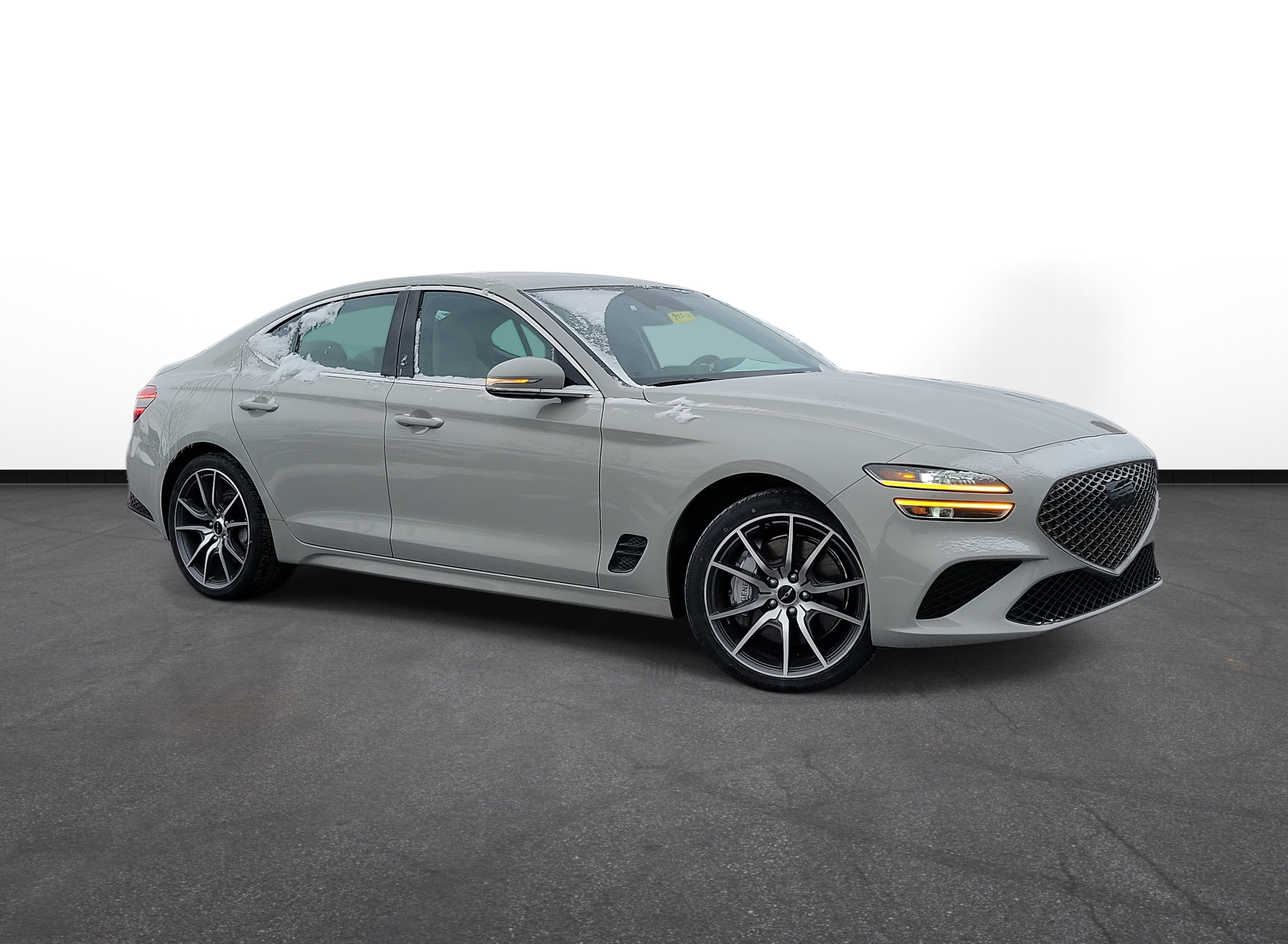 Used 2024 Genesis G70 2.5T image 1