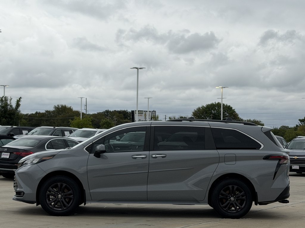 Used 2024 Toyota Sienna XLE Woodland Edition AWD/4WD image 3