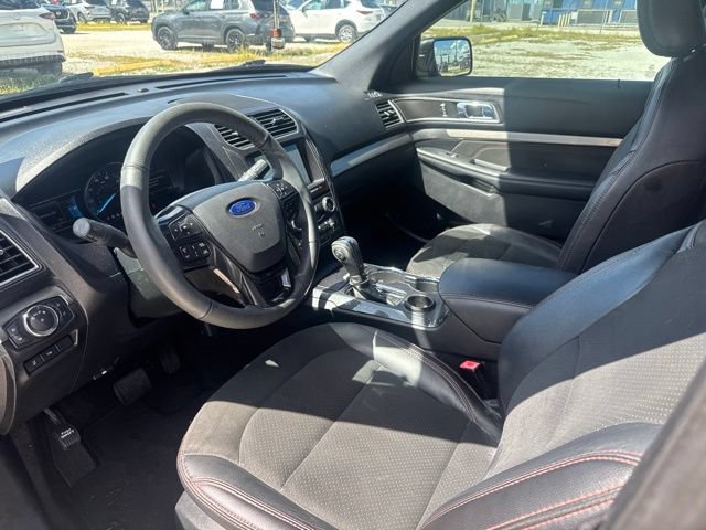 Used 2018 Ford Explorer XLT w/ Equipment Group 202A FWD image 10