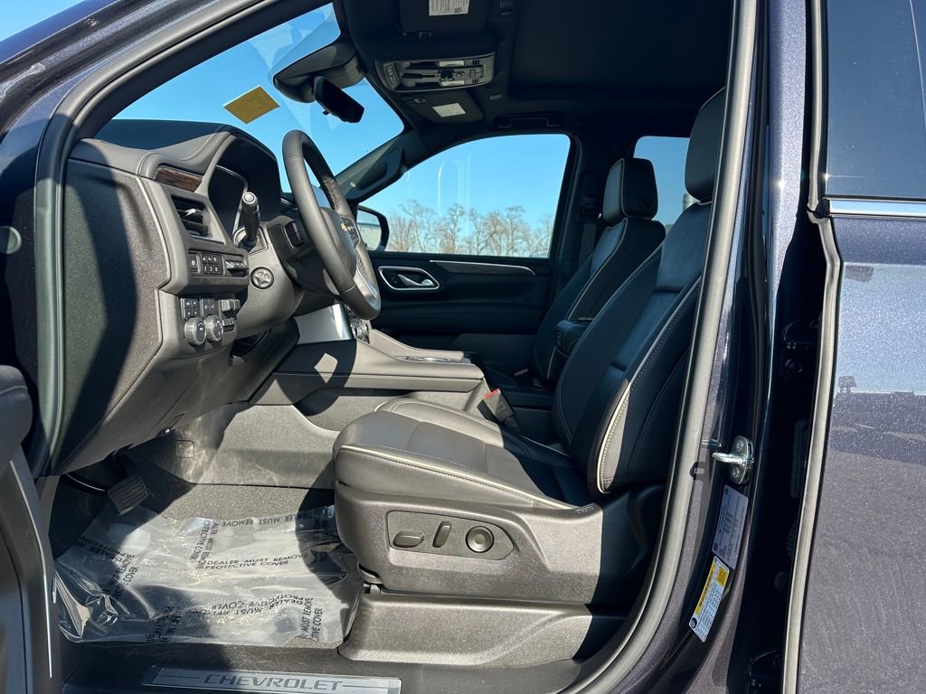 Used 2024 Chevrolet Tahoe Premier w/ Premium Package image 31