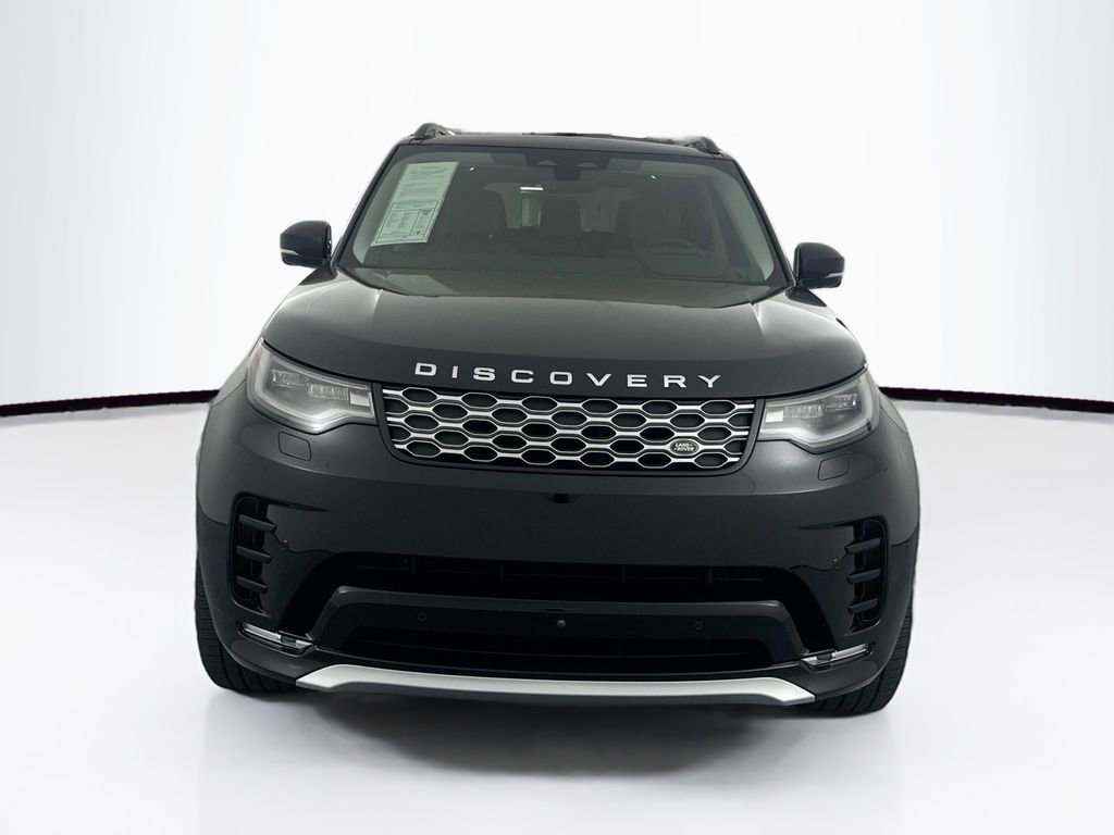 Certified 2025 Land Rover Discovery Metropolitan Edition image 2