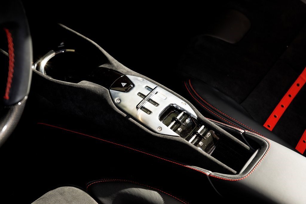 Used 2022 Ferrari SF90 Spider image 22