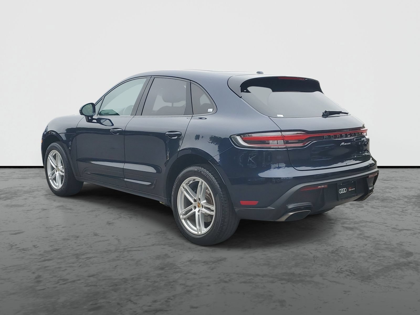 Used 2023 Porsche Macan AWD/4WD image 3