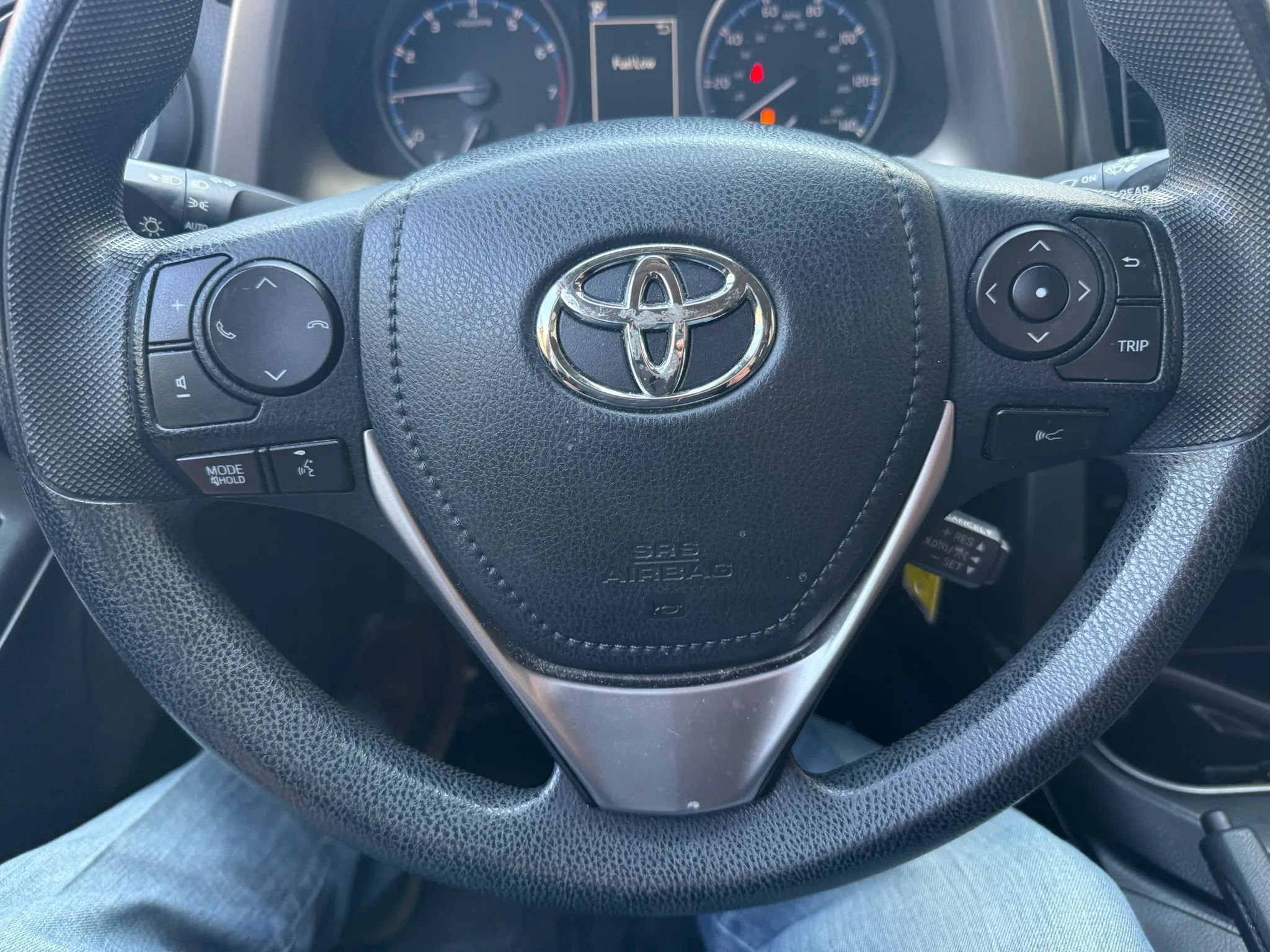 Used 2017 Toyota RAV4 LE FWD image 11