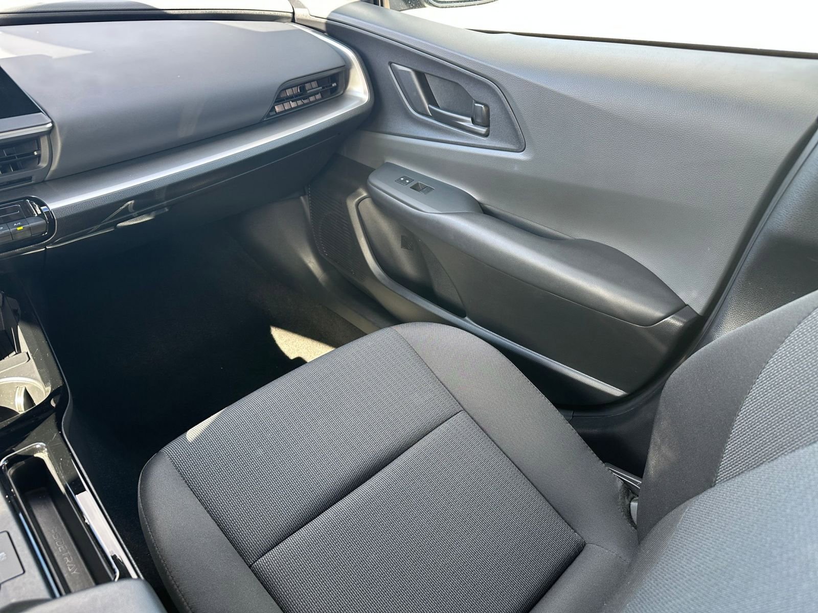 Used 2025 Toyota Prius LE image 33