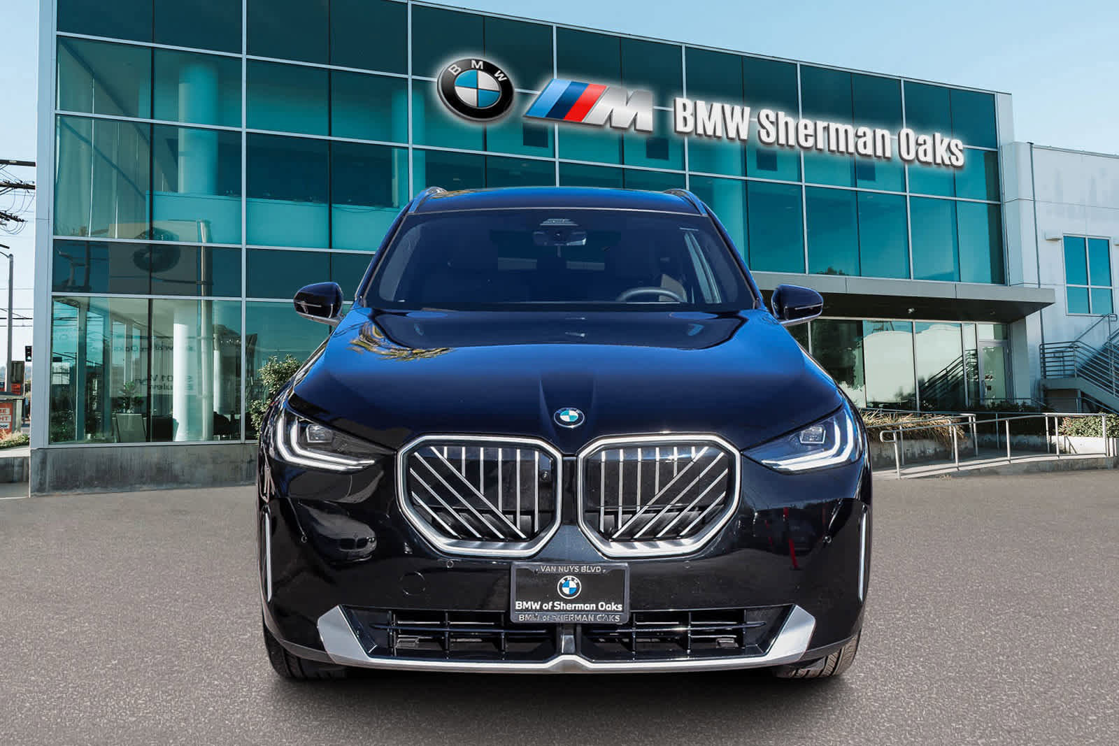 Used 2025 BMW X3 xDrive30i w/ Premium Package image 2