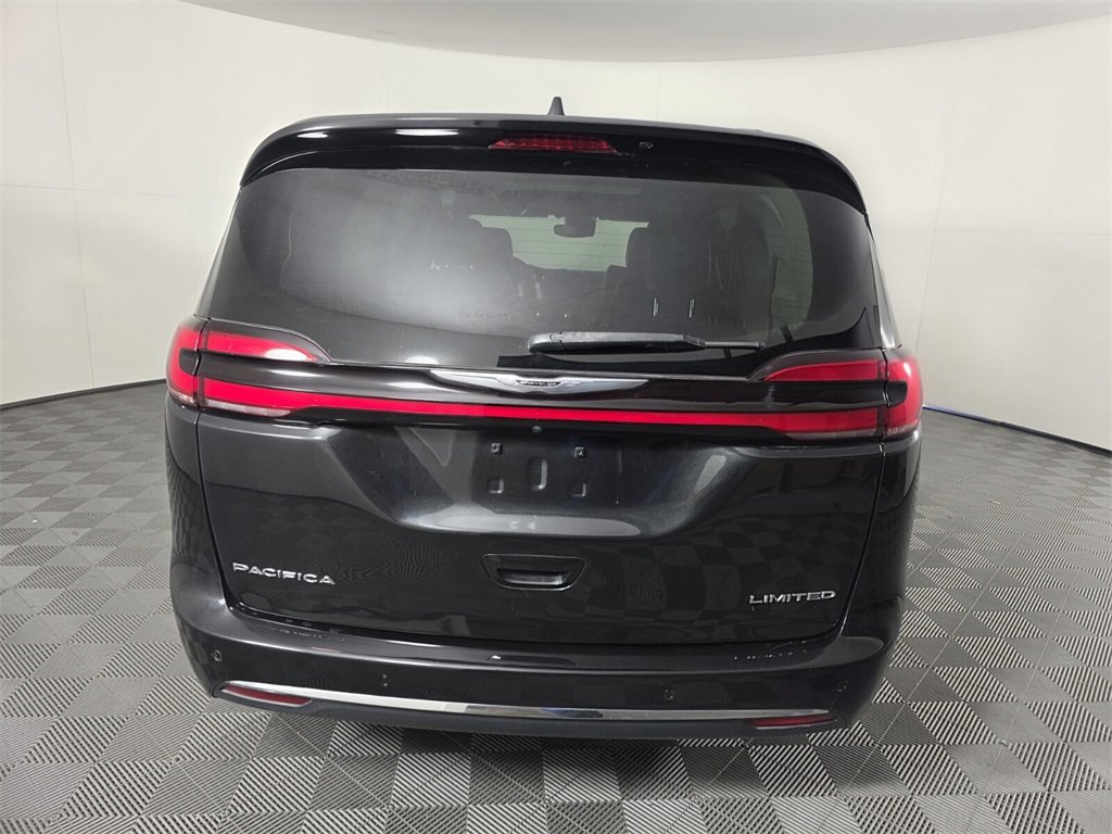 Used 2023 Chrysler Pacifica Limited image 6