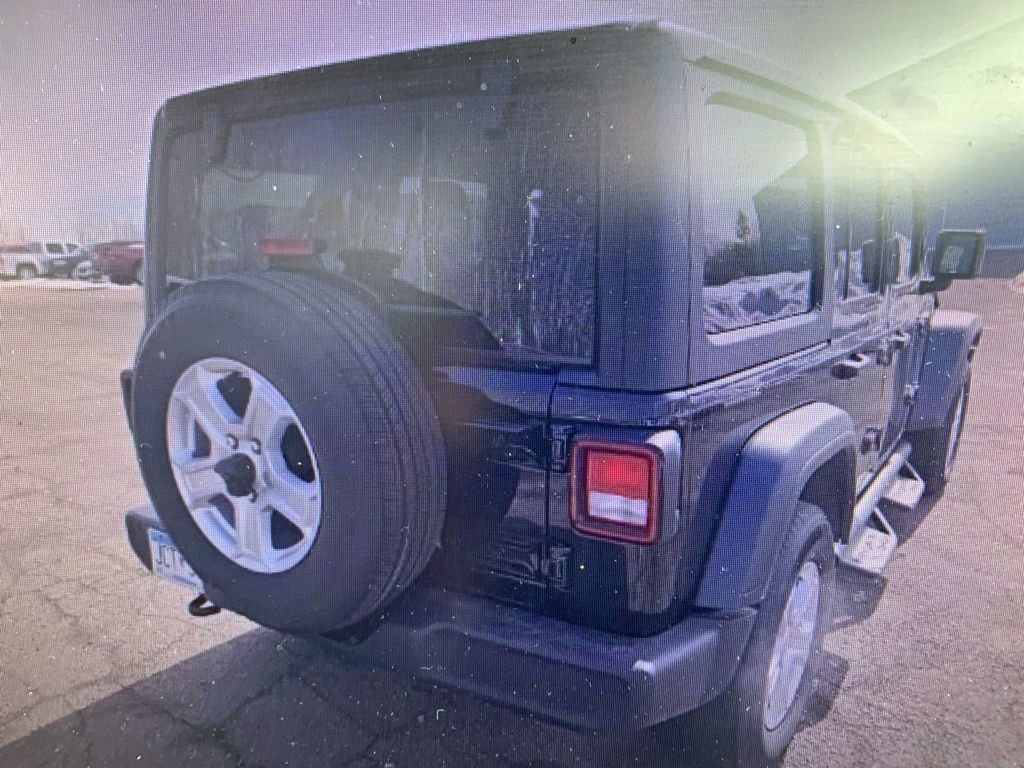 Used 2022 Jeep Wrangler Unlimited Sport image 3