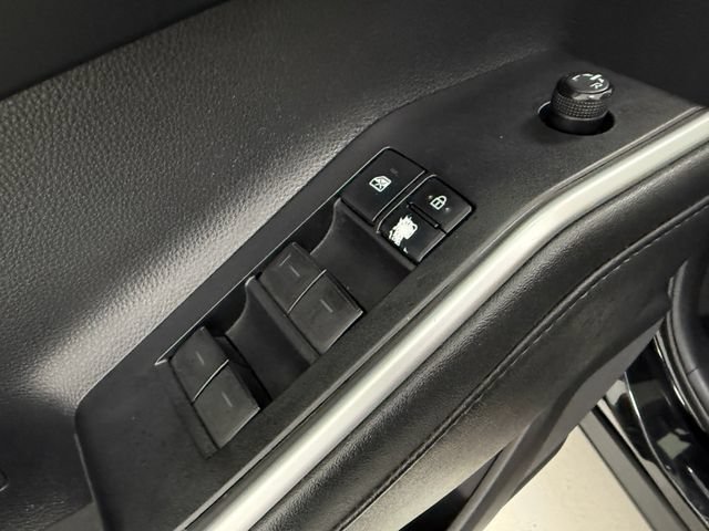 Used 2021 Toyota Highlander XLE FWD image 28