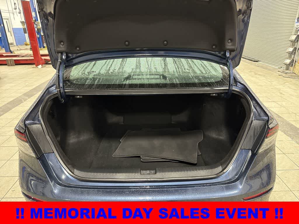 Used 2023 Honda Accord EX image 11