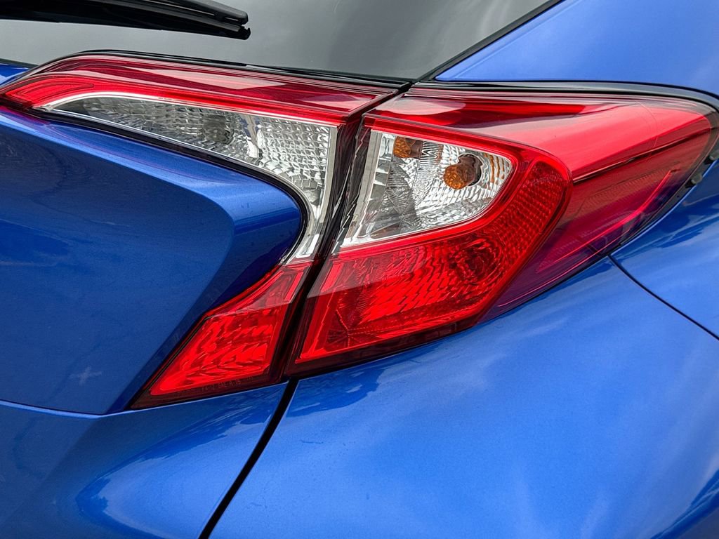 Used 2018 Toyota C-HR XLE FWD image 32
