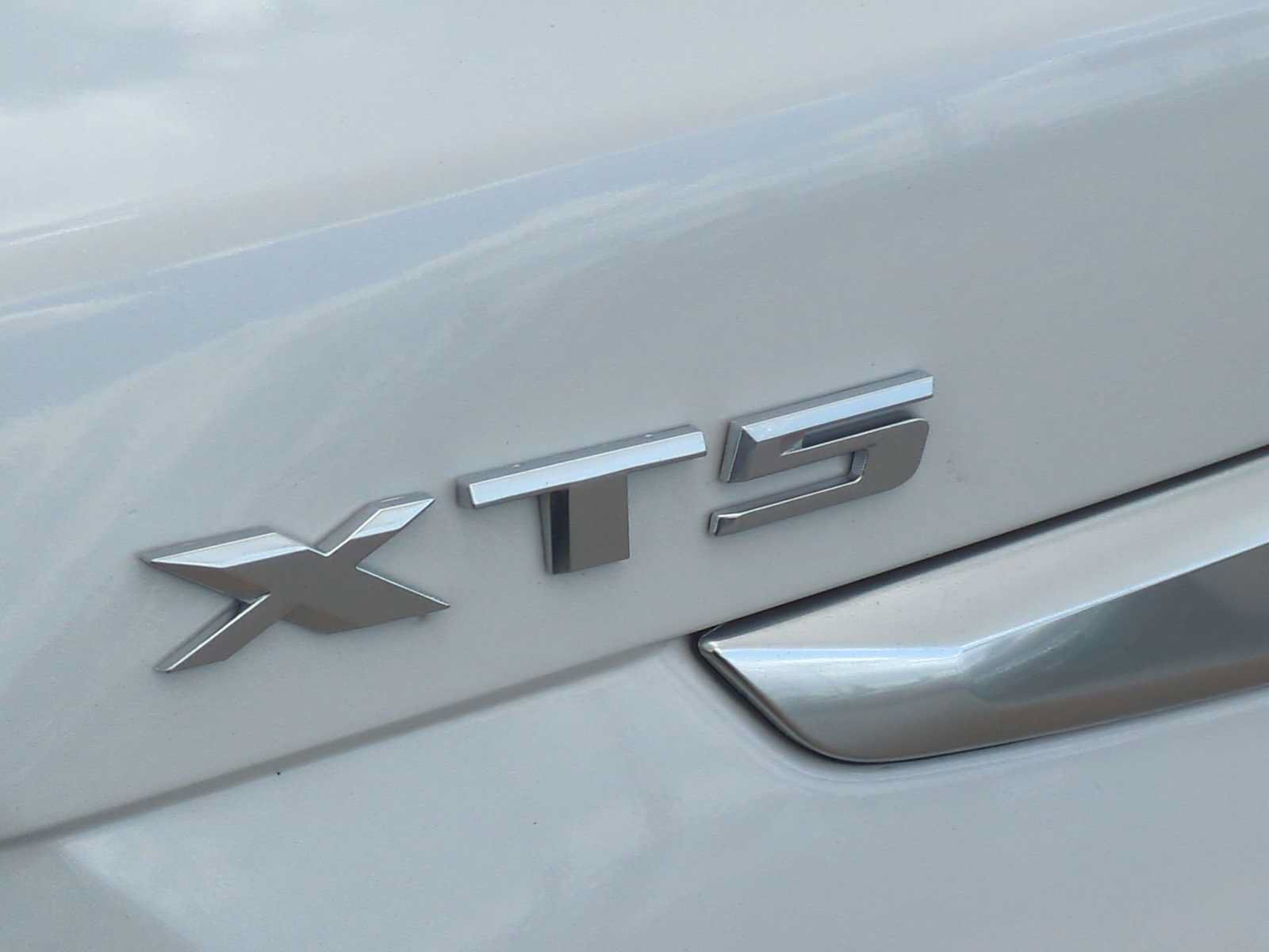 Used 2022 Cadillac XT5 Premium Luxury FWD image 32