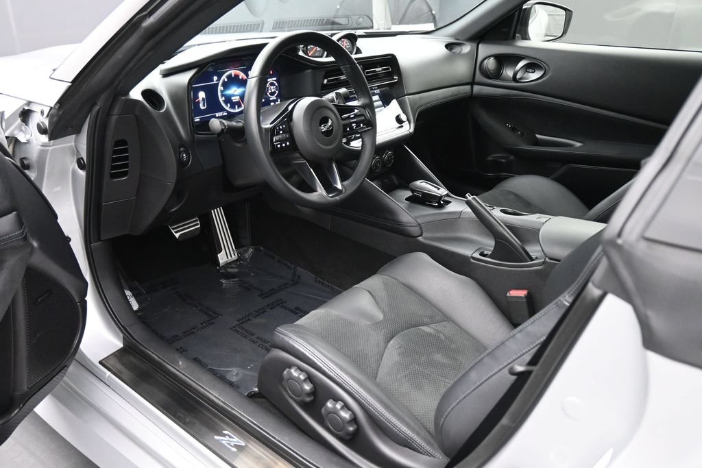 Used 2025 Nissan Z Performance w/ Floor Mat Package RWD image 2