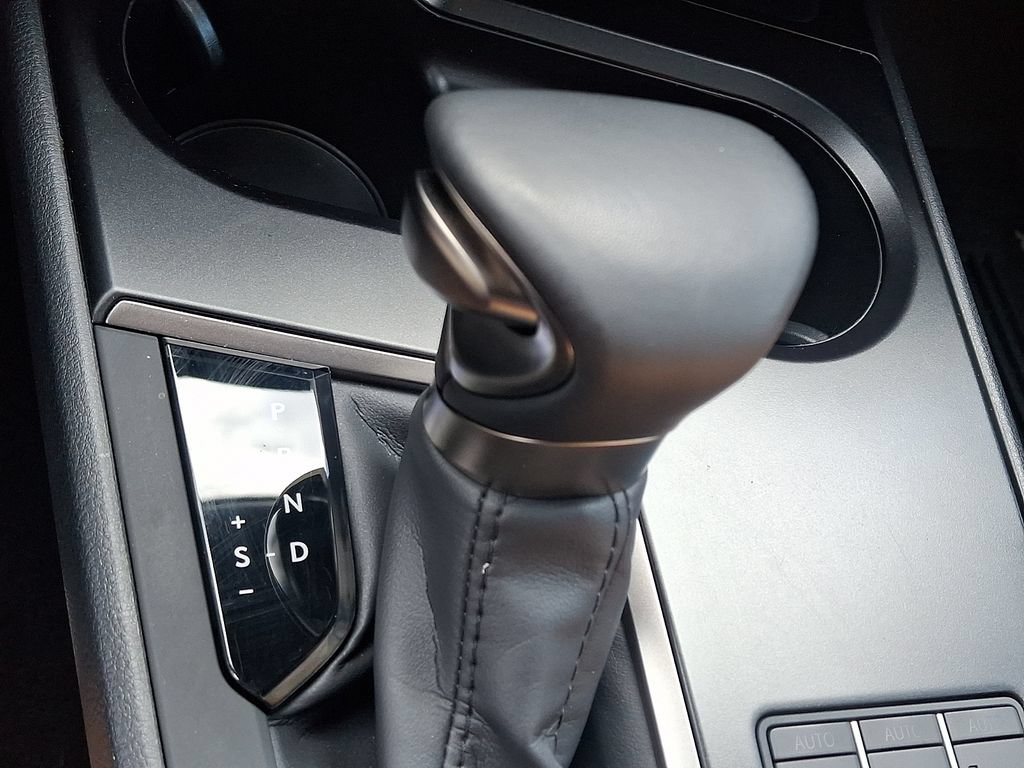 Used 2024 Lexus UX 250h AWD w/ Premium Package image 17