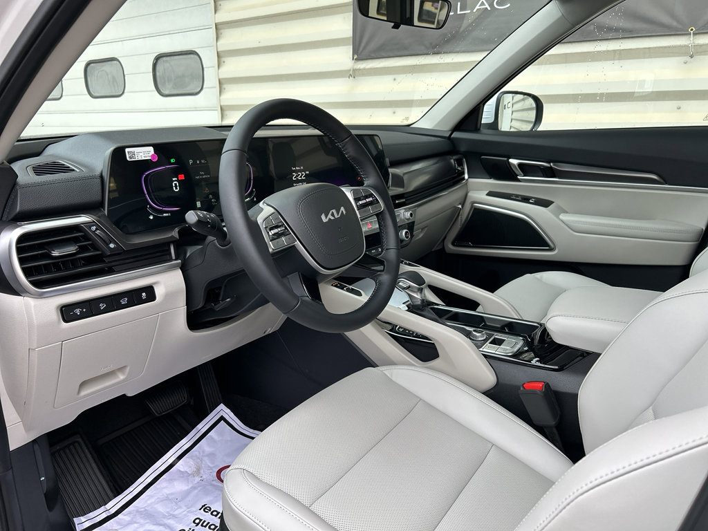 New 2025 Kia Telluride S image 9
