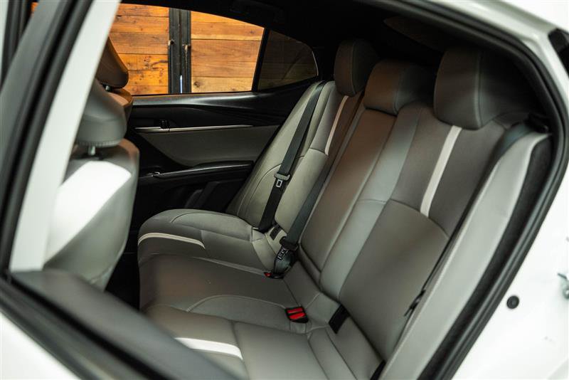 Used 2025 Toyota Camry SE w/ Convenience Package image 10