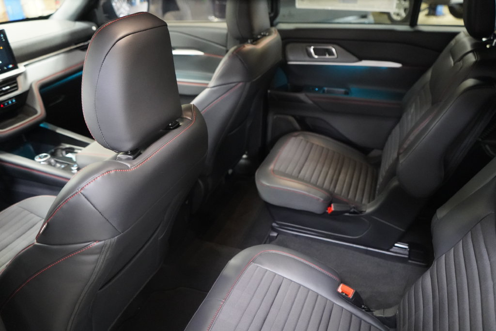 New 2027 Ford Explorer ST-Line w/ Premium Package AWD/4WD image 31