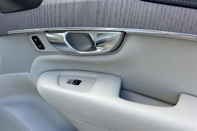 Certified 2025 Volvo XC90 T8 Ultra w/ Protection Package Premier image 20