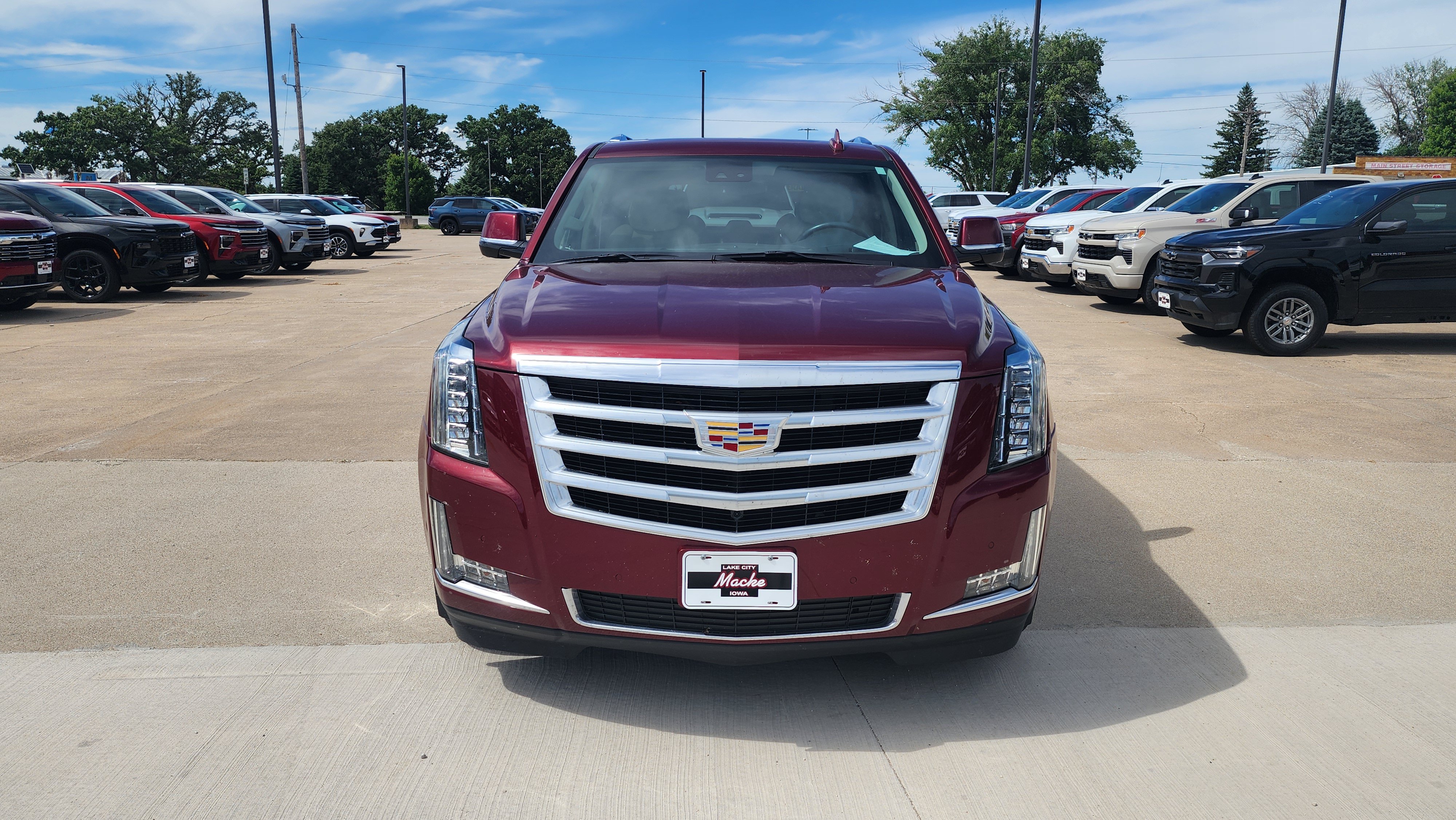 Used 2020 Cadillac Escalade Luxury AWD/4WD image 2
