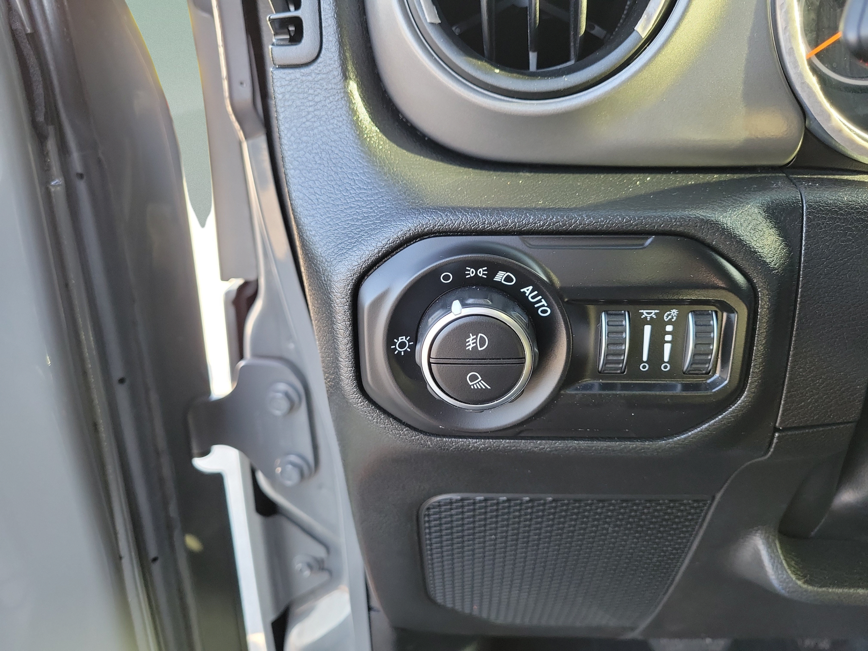 Used 2022 Jeep Gladiator Sport AWD/4WD image 30