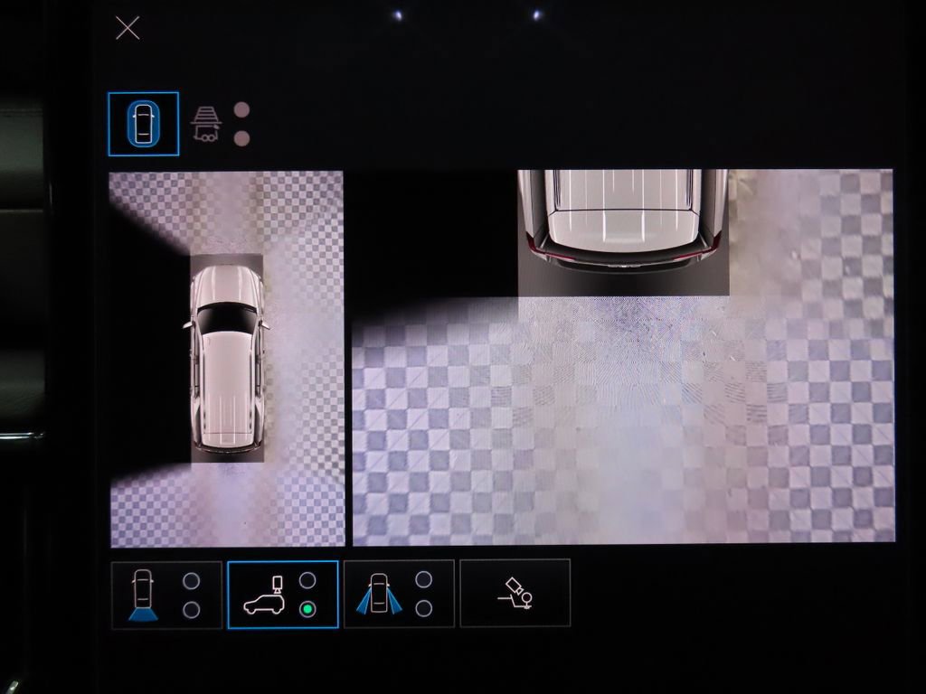 Used 2025 GMC Yukon Denali w/ Sun & Power Step Package image 16