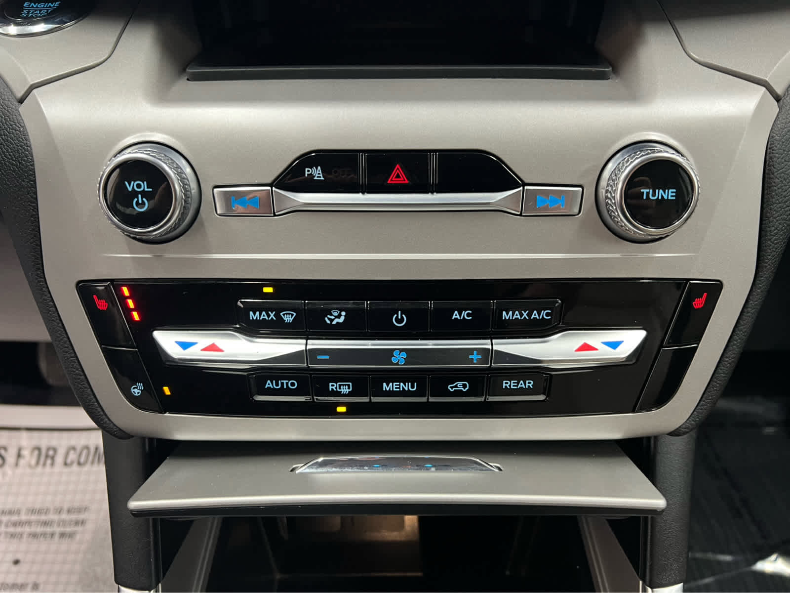 Used 2024 Ford Explorer XLT w/ Equipment Group 202A image 31