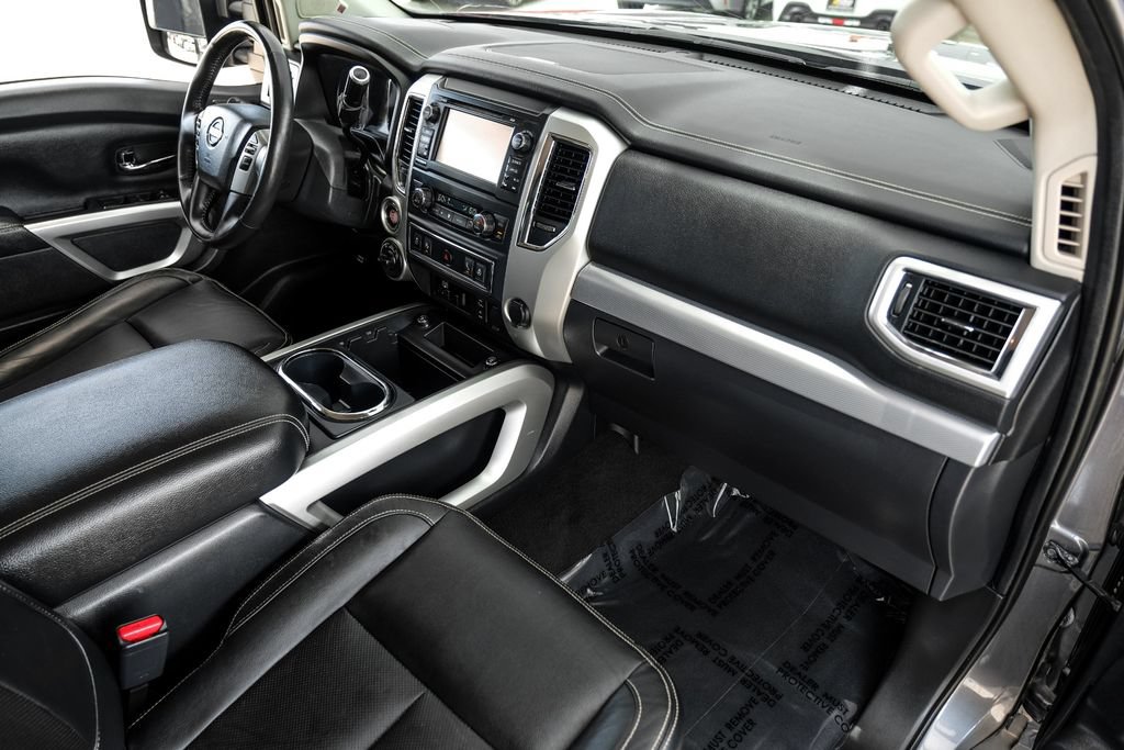 Used 2017 Nissan Titan PRO-4X w/ Pro-4x Convenience Package AWD/4WD image 9