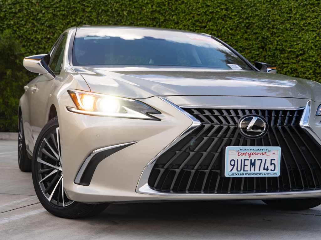 Certified 2025 Lexus ES 350 w/ Premium Package FWD image 7