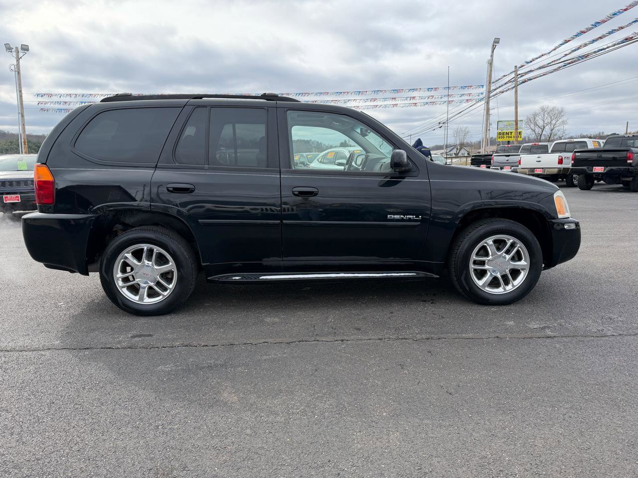 Used 2009 GMC Envoy Denali w/ Sun And 6-Disc Cd Package image 25