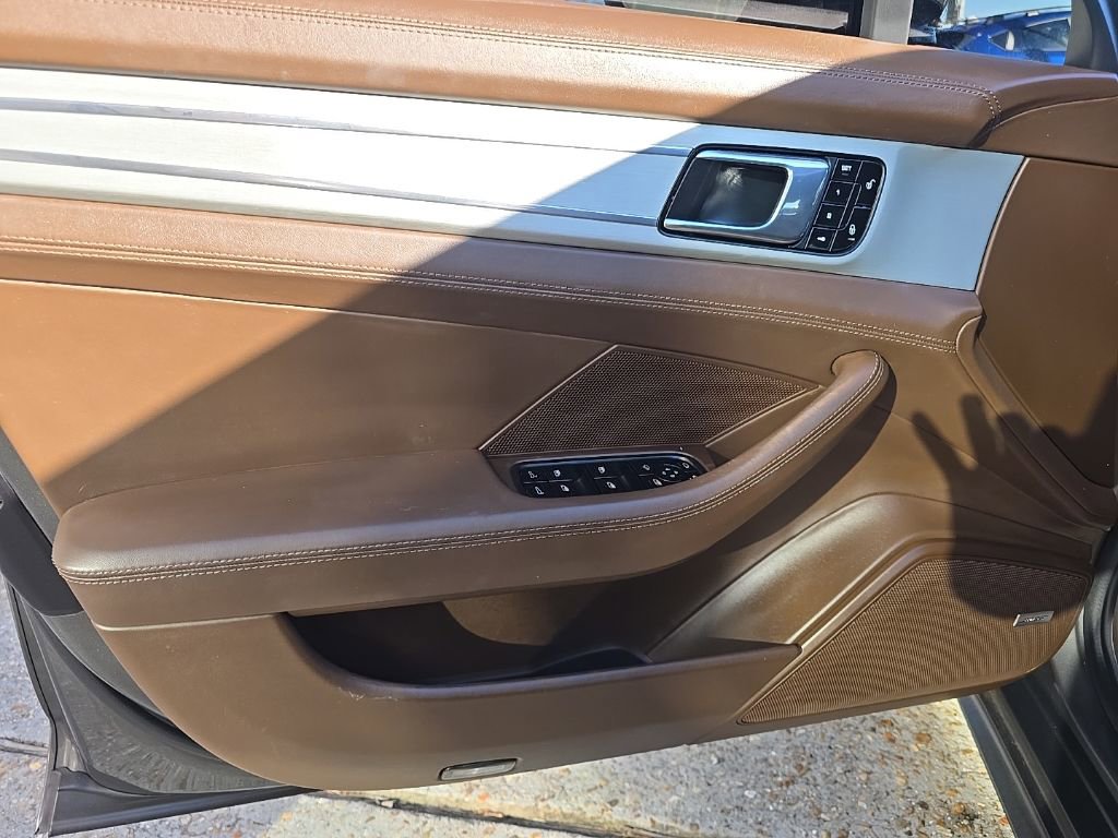 Used 2018 Porsche Panamera 4S image 41