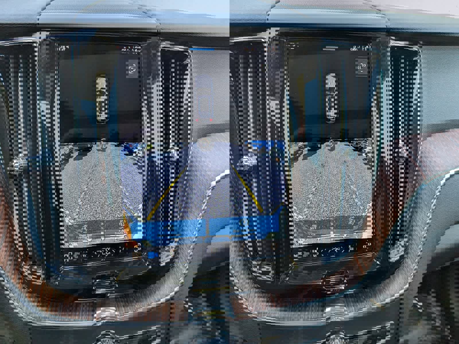 Used 2023 Volvo XC60 B5 Plus image 26