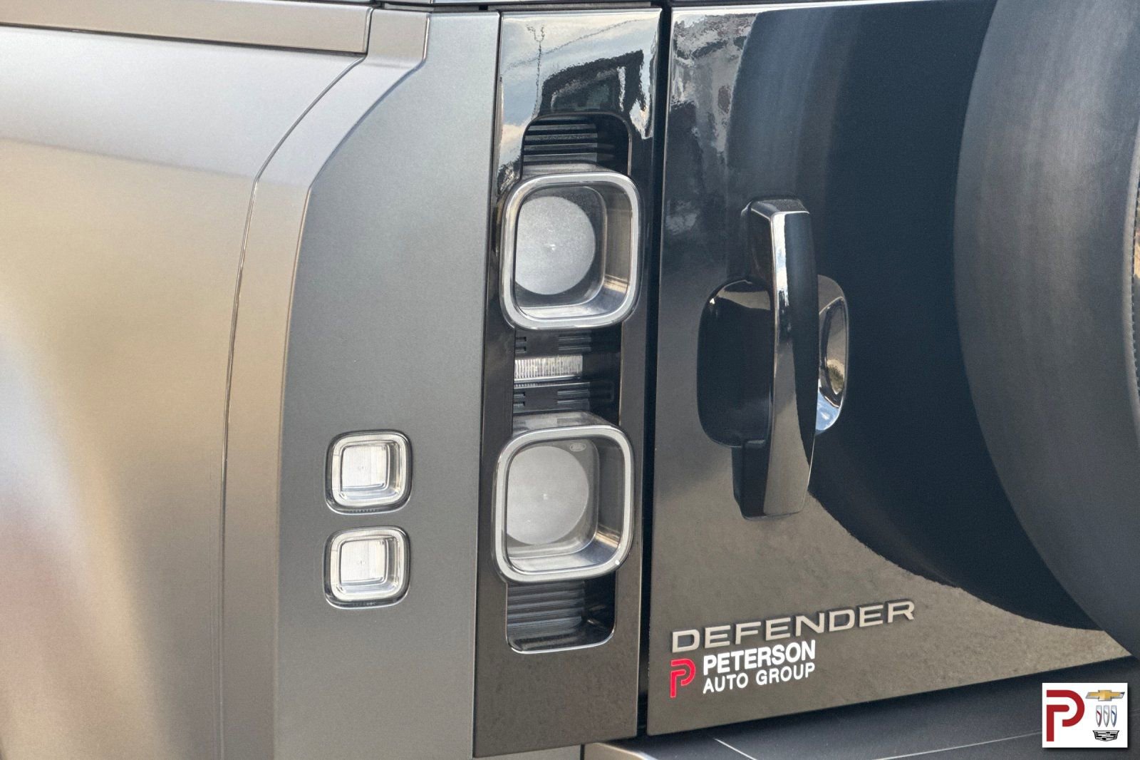 Used 2025 Land Rover Defender 110 V8 image 35