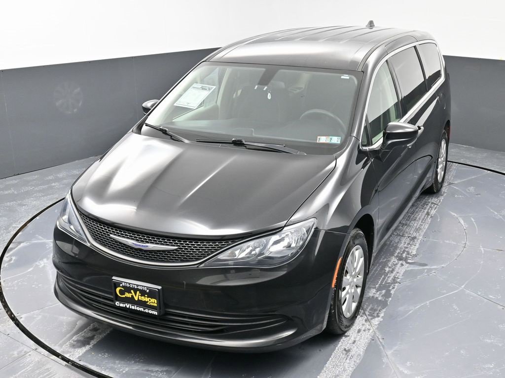 Used 2020 Chrysler Voyager L image 40